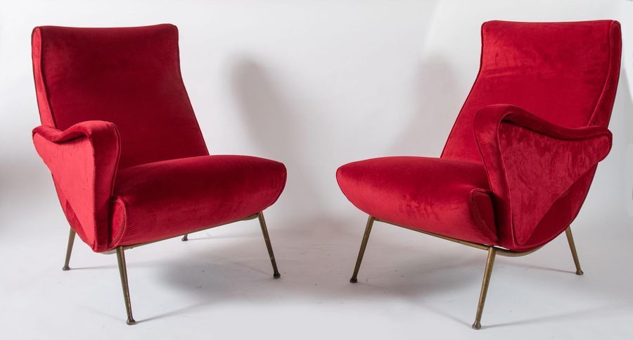 Null Paar Samt-Sessel mit Metallgestell. Hergestellt in Italien, um 1960. Je 85x&hellip;