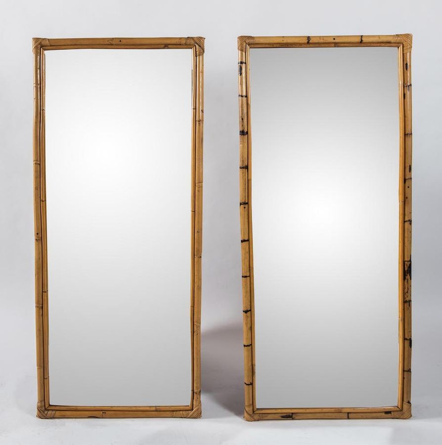 Null 一对竹子和几内亚藤条的镜子，用皮革装订；和玻璃。意大利制造，约1970年。每厘米150x64,5x3。