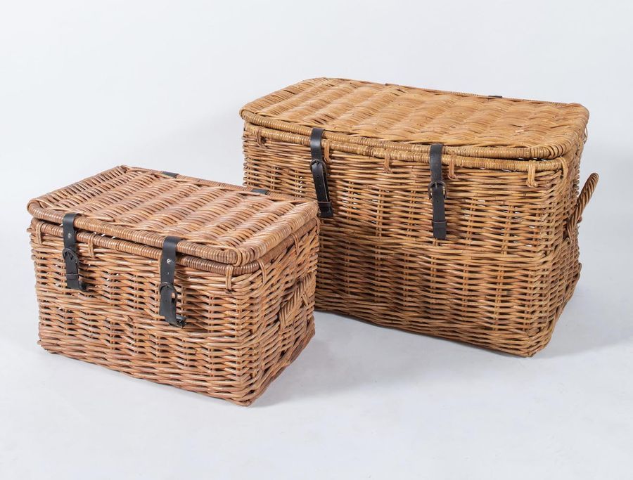 Null Pair of wicker trunks with leather fittings. Made in Italy, c. 1980. Respec&hellip;