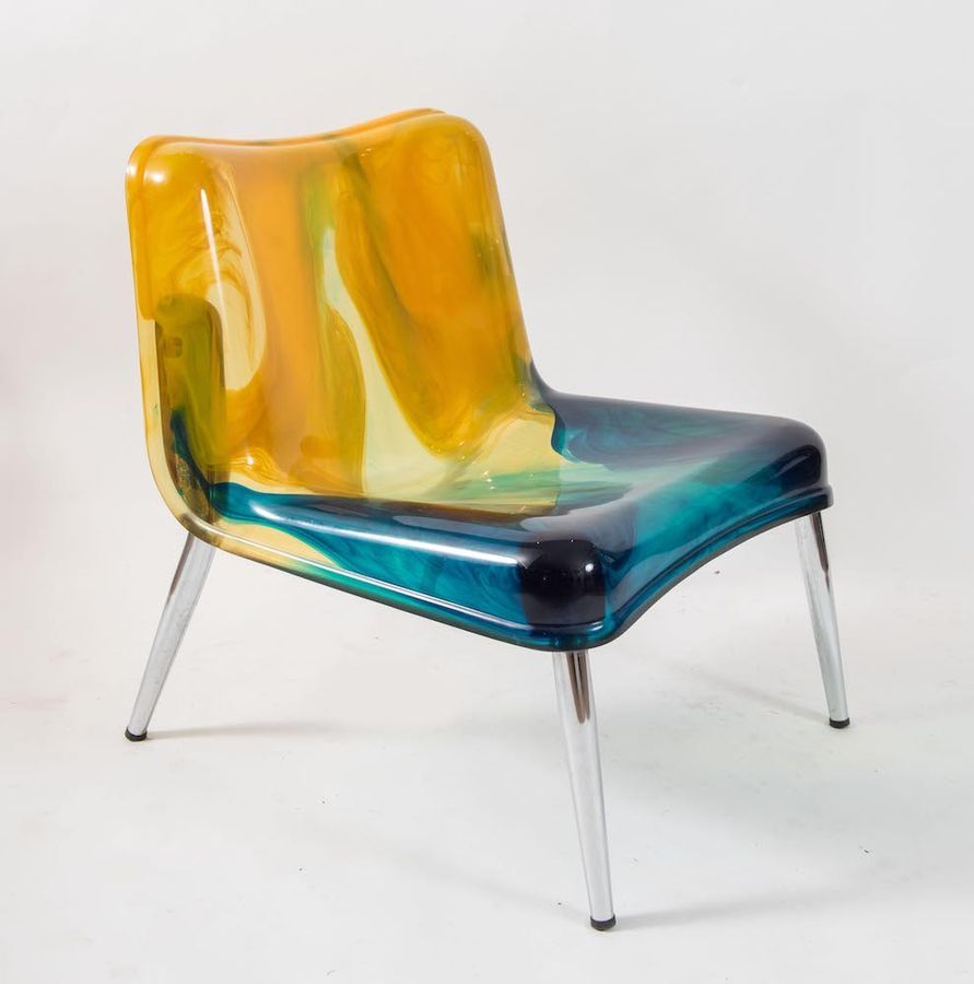Null GIGI & PEPE TANZI扶手椅，彩色树脂，金属腿。意大利Biesse公司出品，约1990年。Cm 69x76x63。