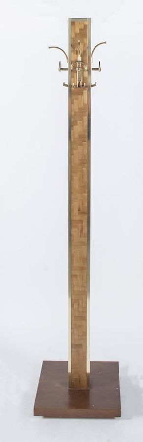 Null 衣帽架，木质结构，压制的竹子覆盖物和黄铜装饰。意大利制造，约1980年。Cm 178x39,5。