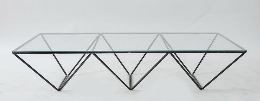 Null PAOLO PIVA 金属桌，玻璃桌面，型号Alanda。由意大利B&B公司制造，约1980年。Cm 120x26x60。