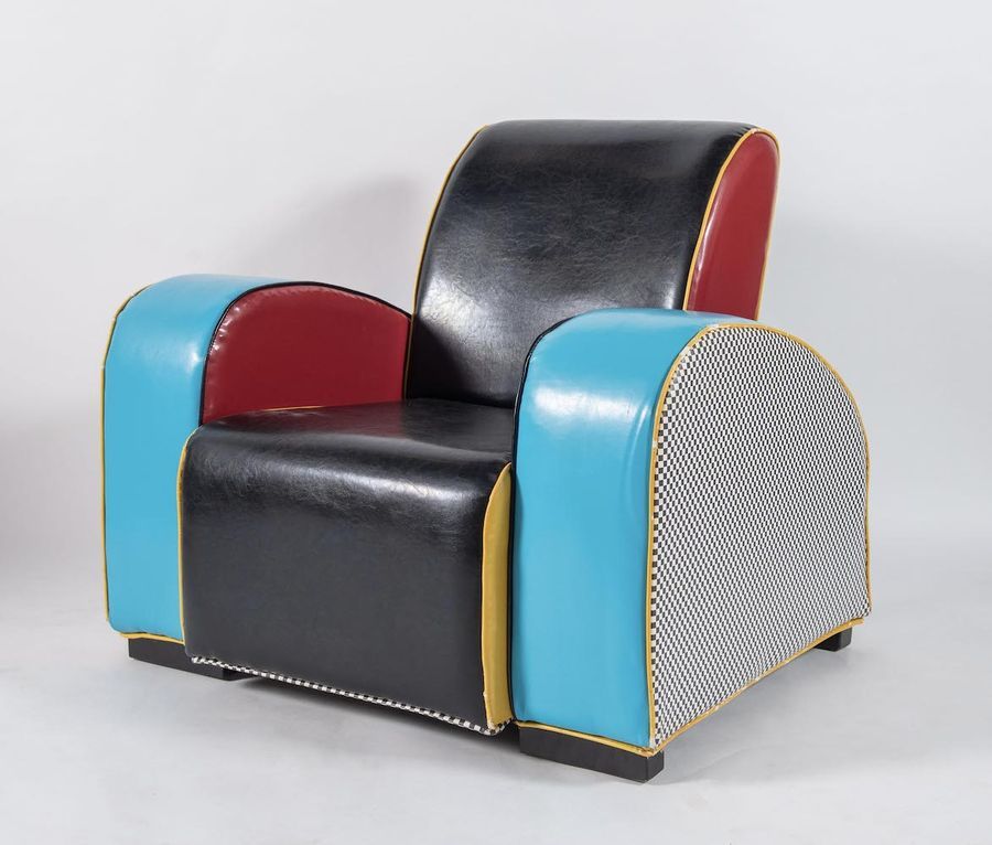 Null Kunstleder-Sessel mit Metall- und Holzgestell. Hergestellt in Italien, um 1&hellip;