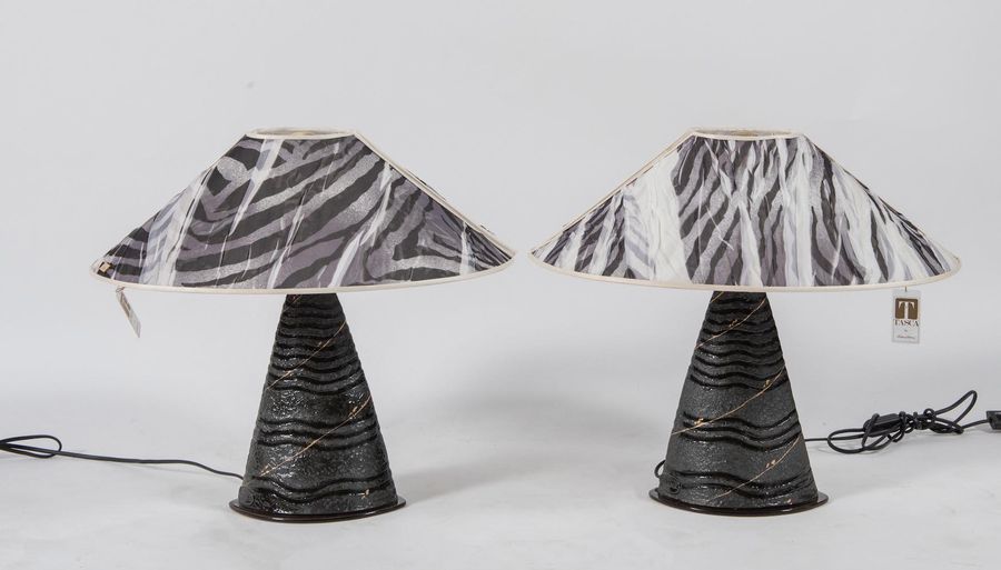 Null TASCA Pareja de lámparas de mesa en cerámica pintada y marco de latón con p&hellip;