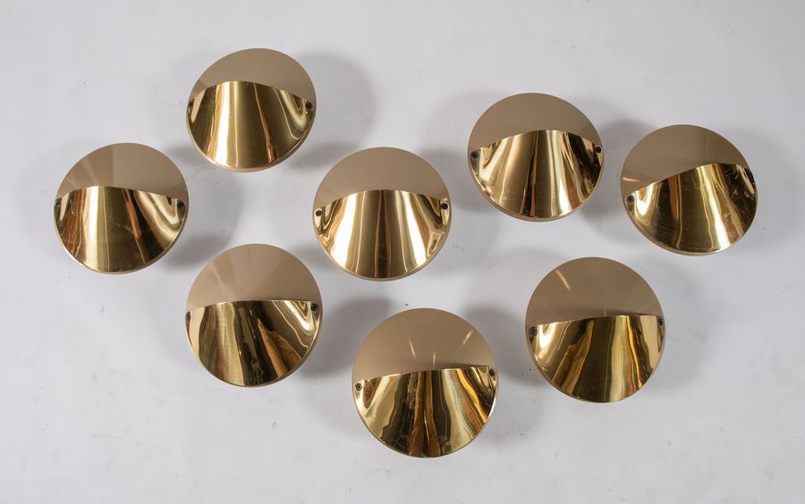 Null ACHILLE CASTIGLIONI 八盏金属和抛光搪瓷的Giovi模型灯。原始商标。由意大利Flos公司制造，1982年。每个16x29x29厘米&hellip;