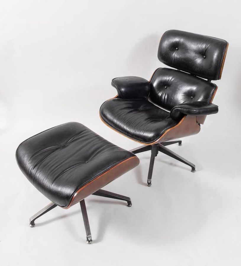 Null CHARLES EAMES，后。670型扶手椅和671型脚凳的复制品，采用红木和皮革材质。Prod. Herman Miller Replica, A&hellip;