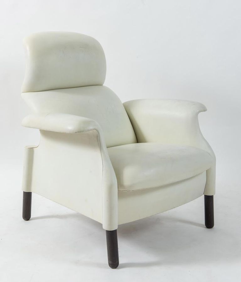 Null ACHILLE & PIER GIACOMO CASTIGLIONI 木质扶手椅，以皮革装饰的San Luca型号。有轻微的缺陷。意大利Gavina公&hellip;