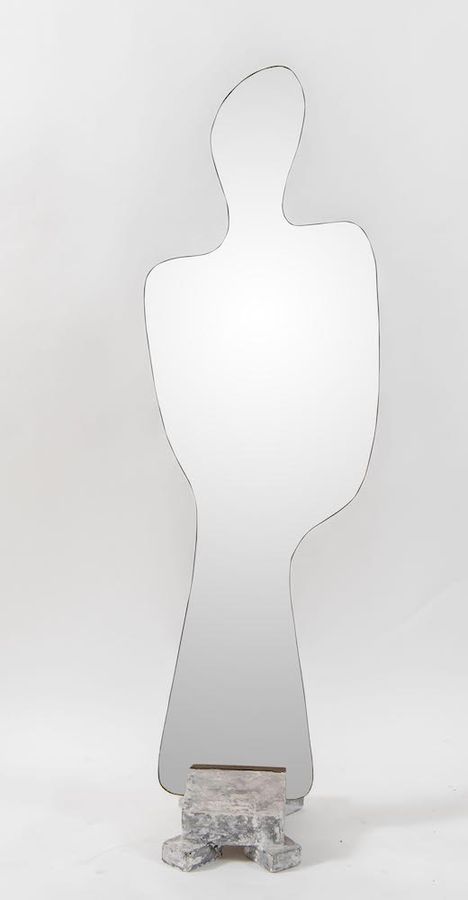 Null Miroir avec silhouette d'homme et socle en pierre. Fabriqué en Italie, vers&hellip;
