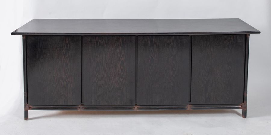 Null TELEMACO, attr. Credenza con struttura in bamboo e legature in cuoio. Prod.&hellip;