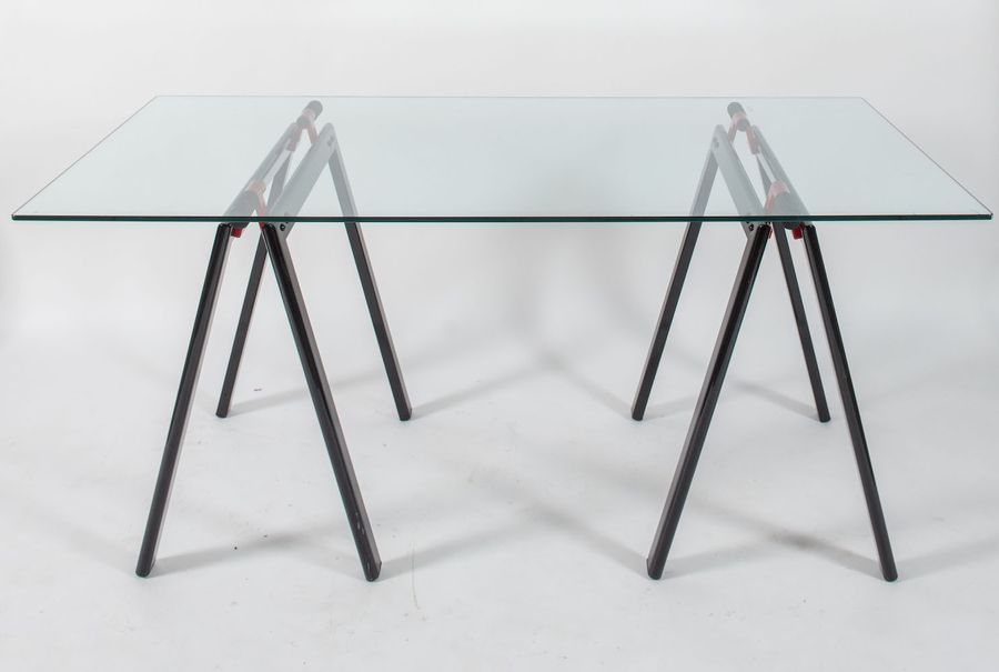 Null GAE AULENTI Table with lacquered aluminium structure and glass top; Gaetano&hellip;