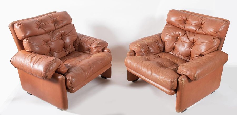 Null AFRA & TOBIA SCARPA Paire de fauteuils rembourrés en cuir modèle Coronado. &hellip;