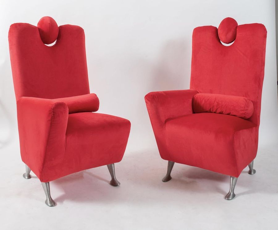 Null 一对天鹅绒扶手椅，带旋转头枕和金属脚。意大利制造，约1970年。每个尺寸为118x64x57厘米。