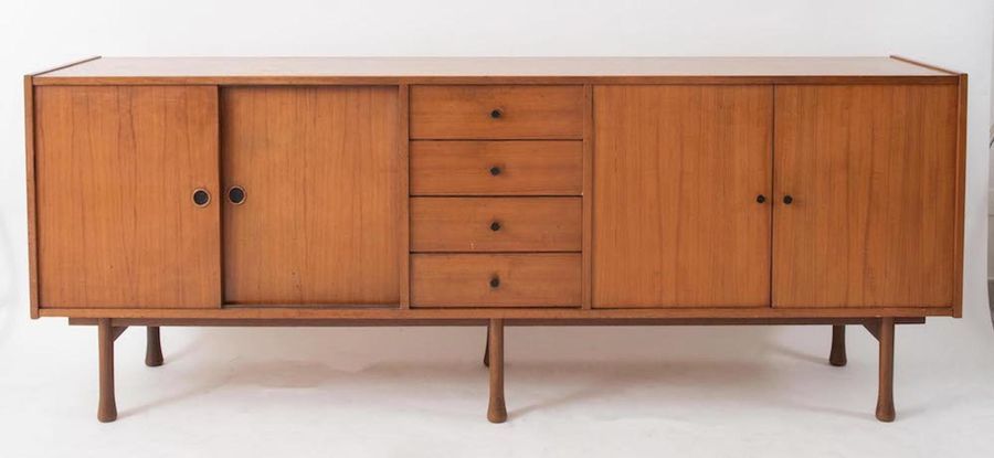 Null Wooden sideboard. Manufactured in Italy, circa 1970. Cm 79x206x44,5.