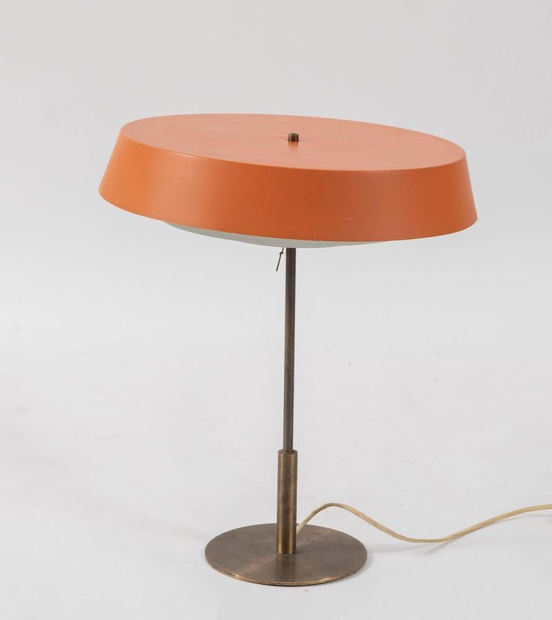 Null Lampada da tavolo in metallo. Prod. Danimarca, 1960 ca. Cm 41,5x38x38.