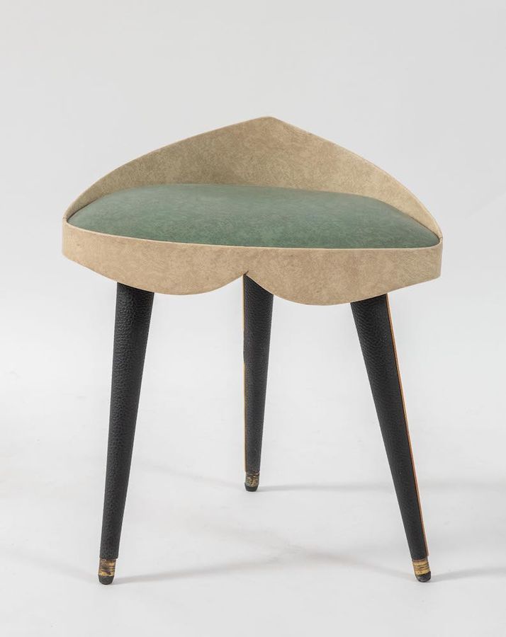 Null UMBERTO MASCAGNI, attr.覆盖在皮革上的木凳。由Umberto Mascagni Att.制造，意大利，约1950年。Cm 49x&hellip;
