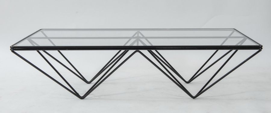 Null PAOLO PIVA 金属桌，玻璃桌面，型号Alanda。由意大利B&B公司制造，约1980年。Cm 120x31x60。