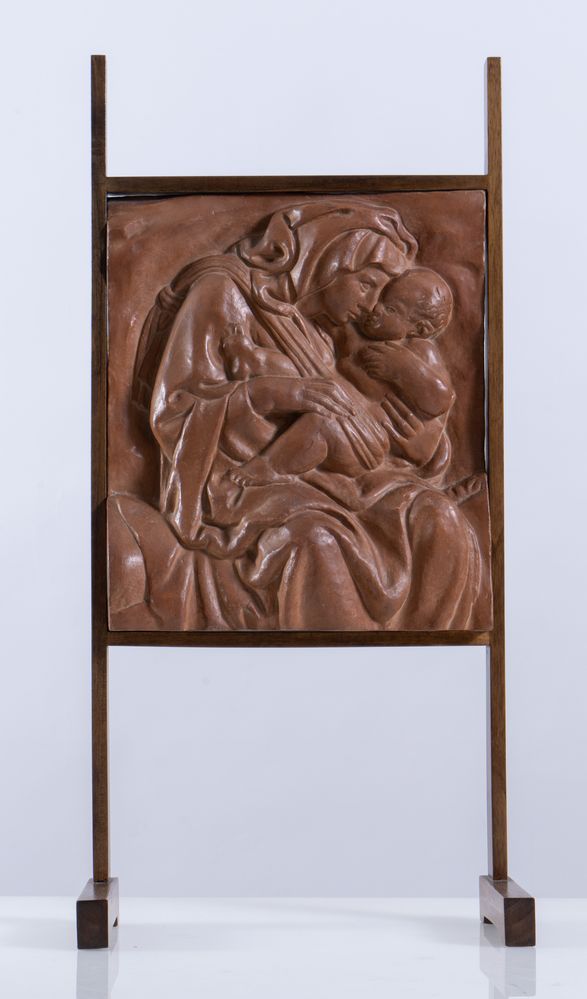 Null Sculpteur anonyme du 20e siècle. Madone à l'enfant". Bas-relief en terre cu&hellip;