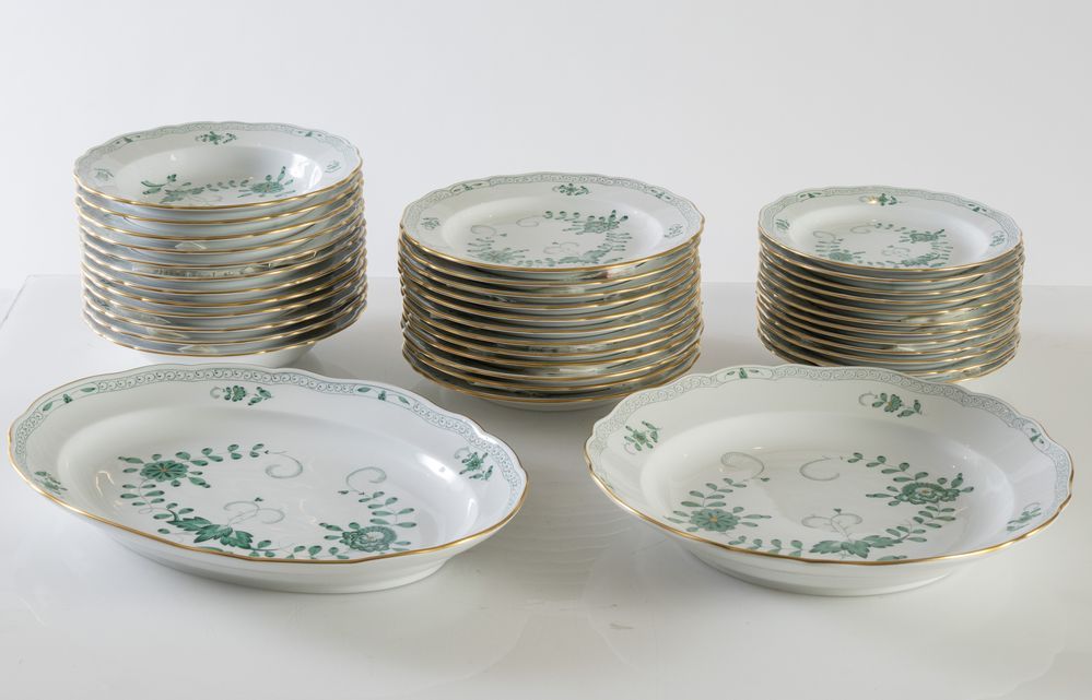 Servizio di piatti in porcellana decorati in verde con p…