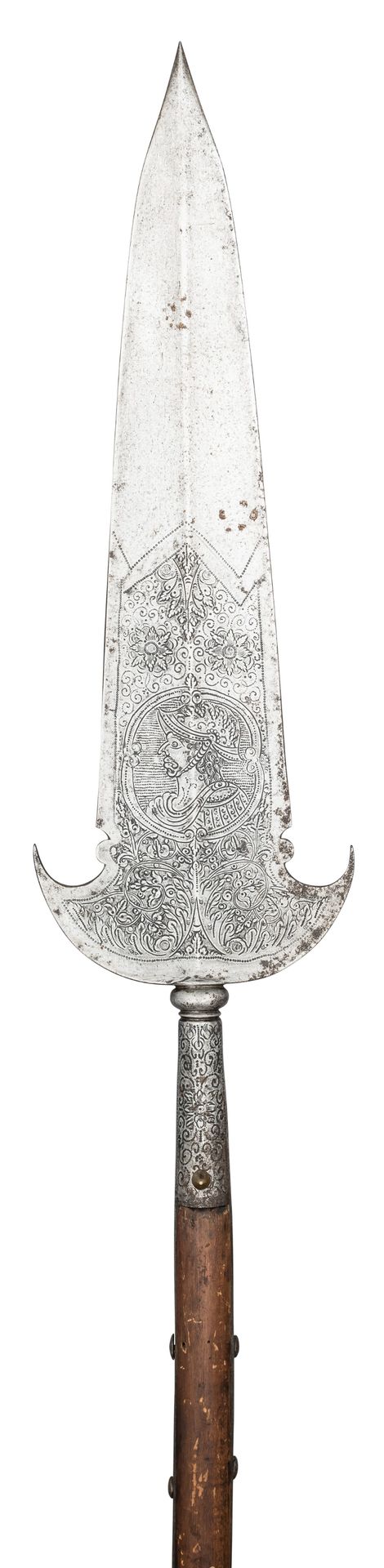 ? A FRENCH DECORATED PARTISAN, EARLY 17TH CENTURY ⓜ 法国装饰的游击队，17世纪初。宽大的锥形空心钻石截面的中&hellip;