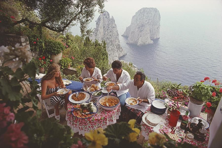 AARONS SLIM AARONS SLIM
New York (USA) 1916

Dining Al Fresco On Capri (Capri, I&hellip;