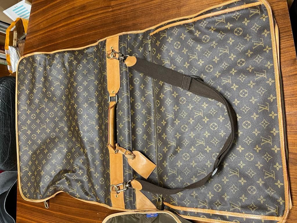 LOUIS VUITTON Travel bag with bag holder, circa 1990 Mon…
