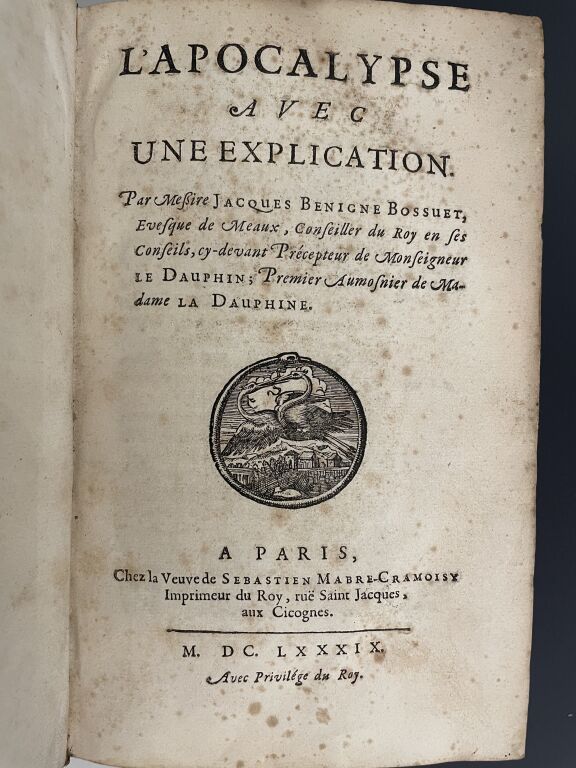 Null BOSSUET（雅克-贝尼涅）。启示录》有解释。巴黎，塞巴斯蒂安-马布雷-克拉莫西的遗孀，1689年。In-8, 96-838 p., [16] f.&hellip;