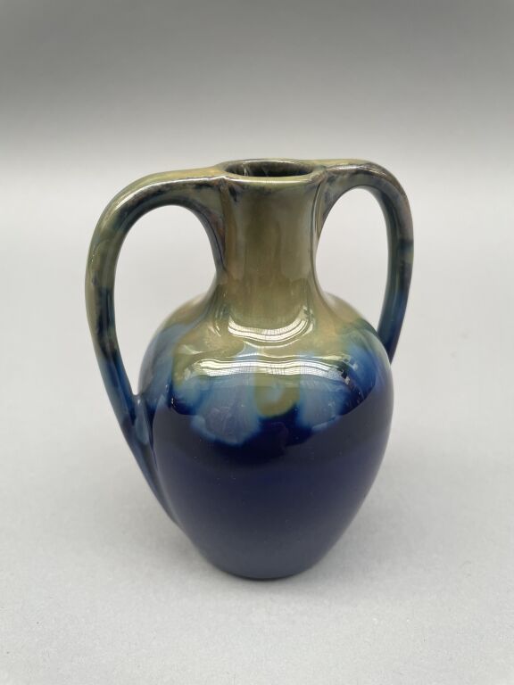 Null Dans le goût de Auguste DELAHERCHE (1857-1940)

Vase miniature ovoïde en po&hellip;
