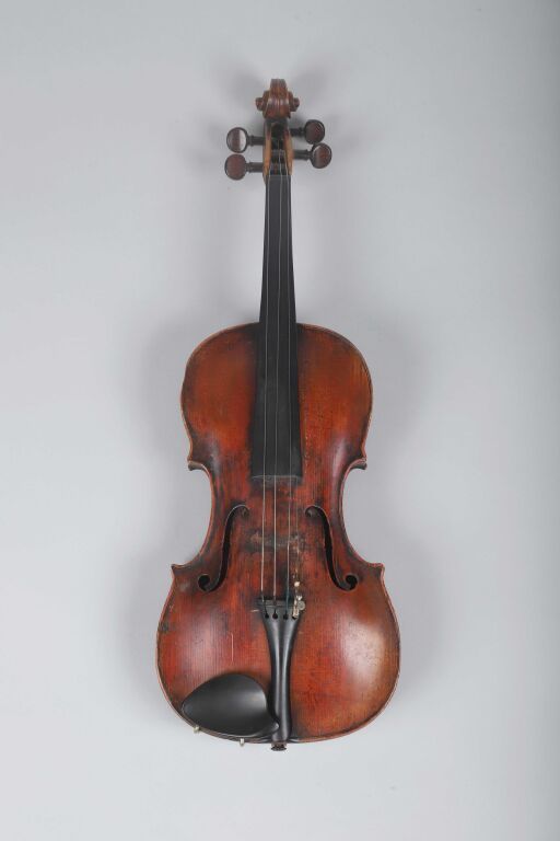 Null Geige aus dem 19. Jahrhundert mit dem Etikett "fait par Pierre Benoit en 18&hellip;