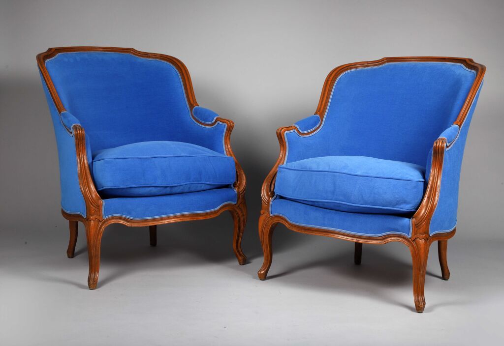 Null Pair of bergères with wrap-around back in molded and stained beech.
Cambere&hellip;