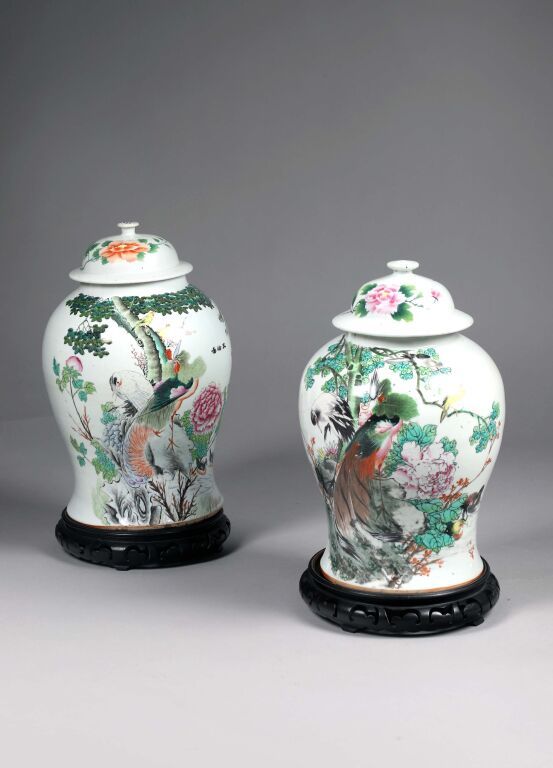 Null CHINA.
Pair of porcelain baluster pots and their lids with polychrome and g&hellip;