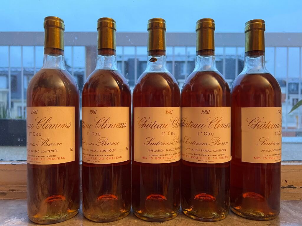 Null 1981- Château Climens. 
Sauternes-Barsac, 1er Cru. 
5 bouteilles. 
Niveau :&hellip;