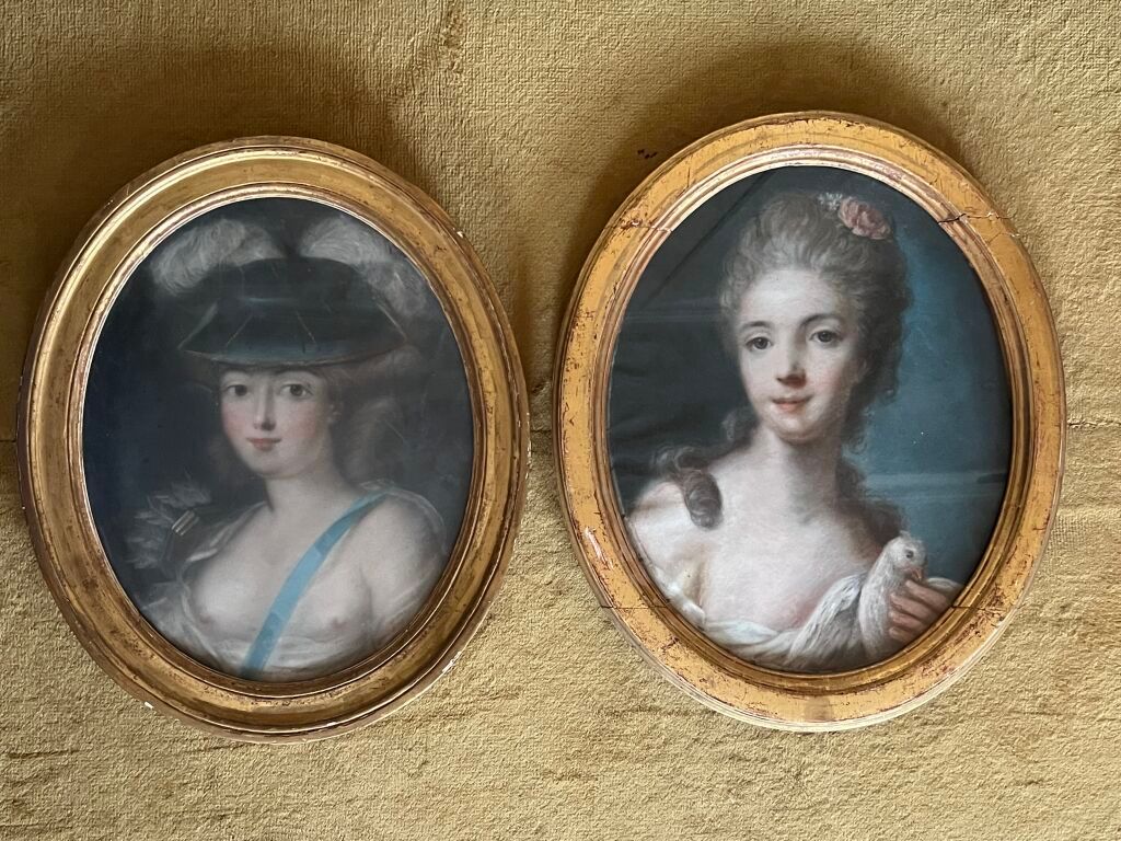 Null École française du XVIIIe siècle. 
Femme à la colombe et Femme au chapeau. &hellip;