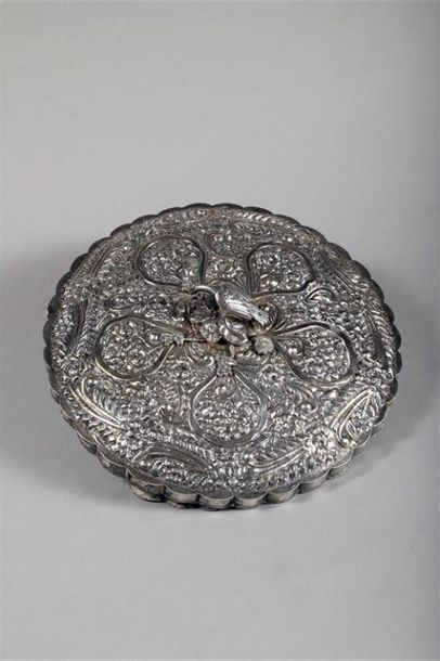 Null MIROIR EN ARGENT, EMPIRE OTTOMAN, fin XIXe - début XXe siècle.
Miroir circu&hellip;