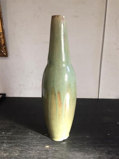 Null Joseph MOUGIN (1876-1961).
Vase bouteille en grès flammé céladon signé en c&hellip;