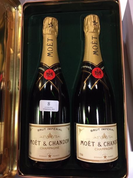 Null 2 bouteilles Champagne Moët & Chandon (non millésimé), Coffret métallique.