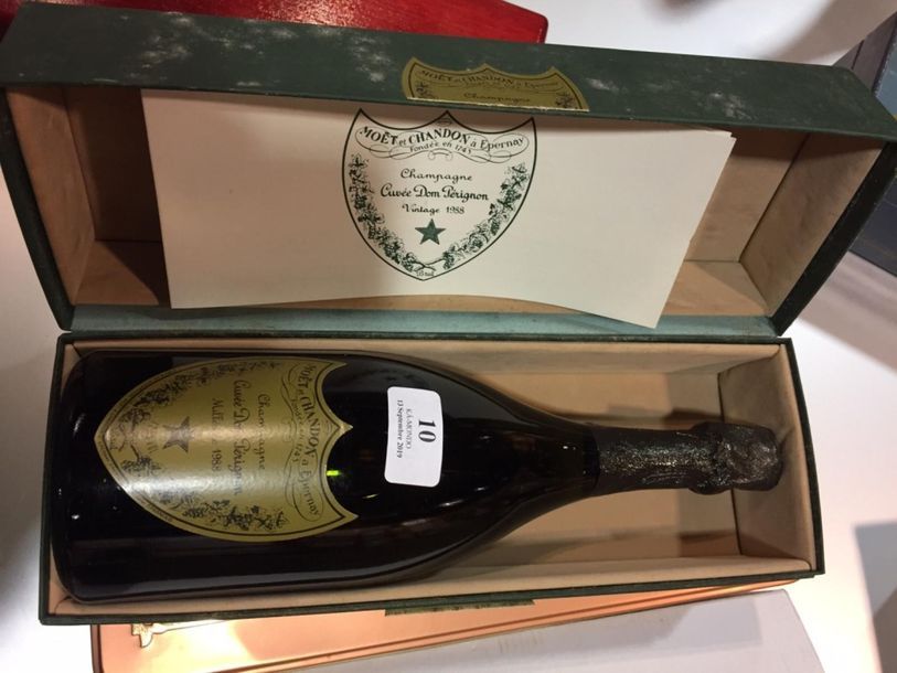 Null 1 bouteille Champagne Dom Pérignon, 1988.	
Coffret.