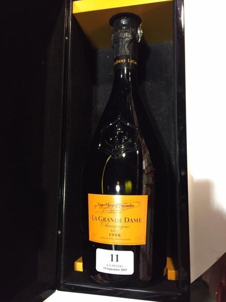 Null 1 bouteille Champagne Veuve Clicquot La Grande Dame " By Riva", 1998.	
Coff&hellip;