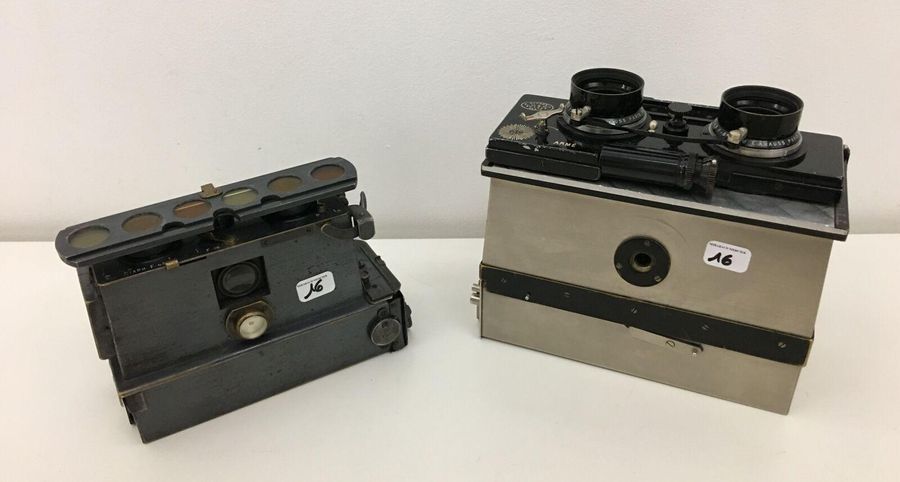 Null Ensemble de deux appareils photographiques stéréoscopiques : Boitier Gaumon&hellip;
