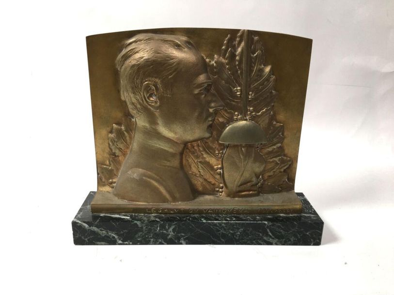 Null ESCRIME
DELANDRE Robert (1879-1961)
"Le salut du vainqueur"
Trophée/plaque &hellip;