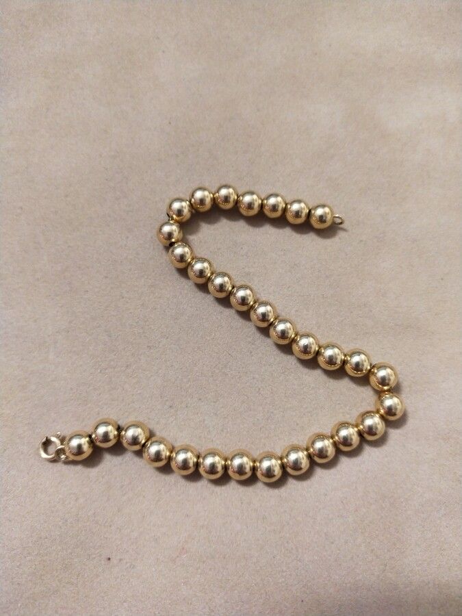 Null Bracelet en or jaune 18K (750 millièmes) orné de 31 perles d'or. 

Poids : &hellip;