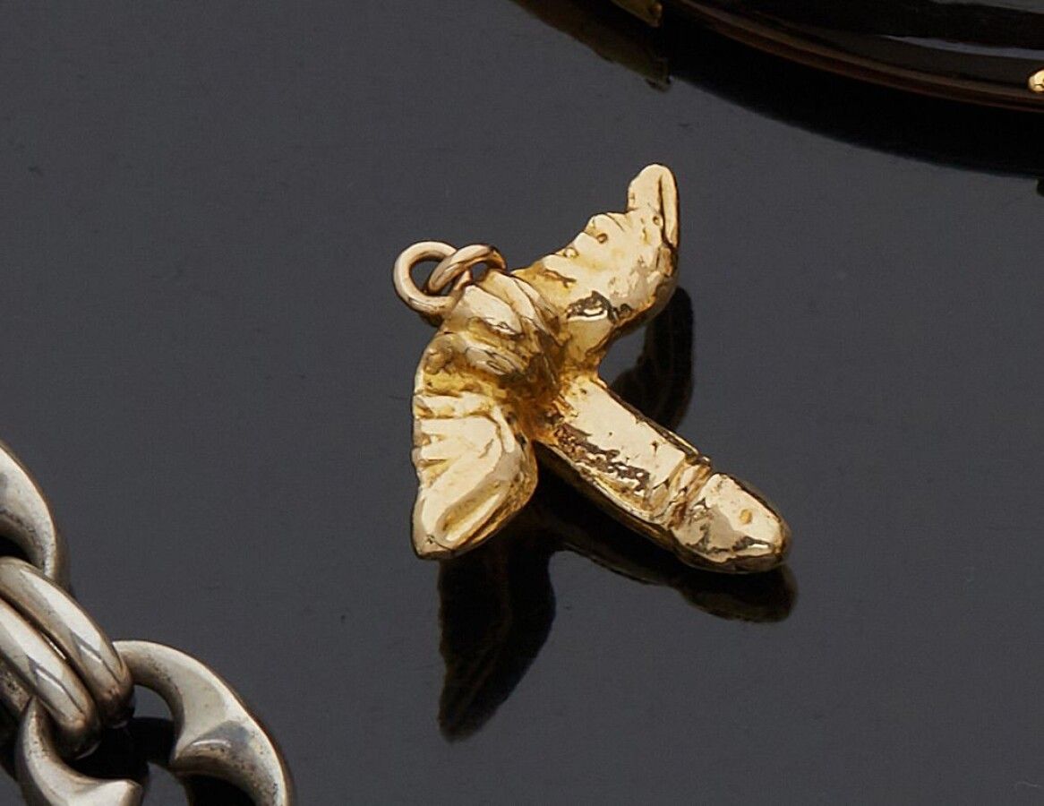 Null Pendentif phallique, ailé, en alliage d'or 14 K (585 millièmes) 

Poids : 1&hellip;