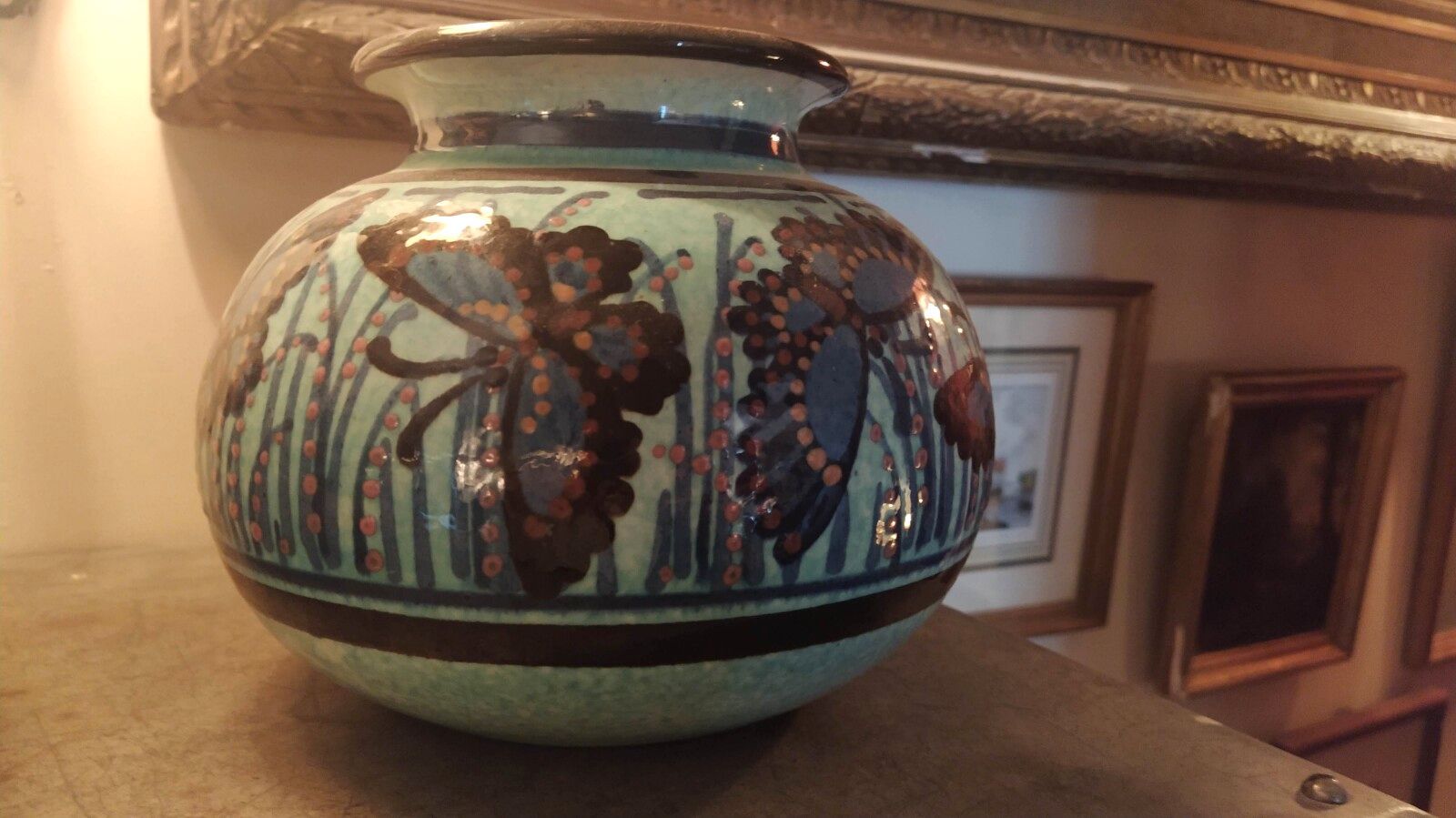 Null Paul JACQUET (1883-1968)

Deux vases boule émaillés à décor de papillons et&hellip;
