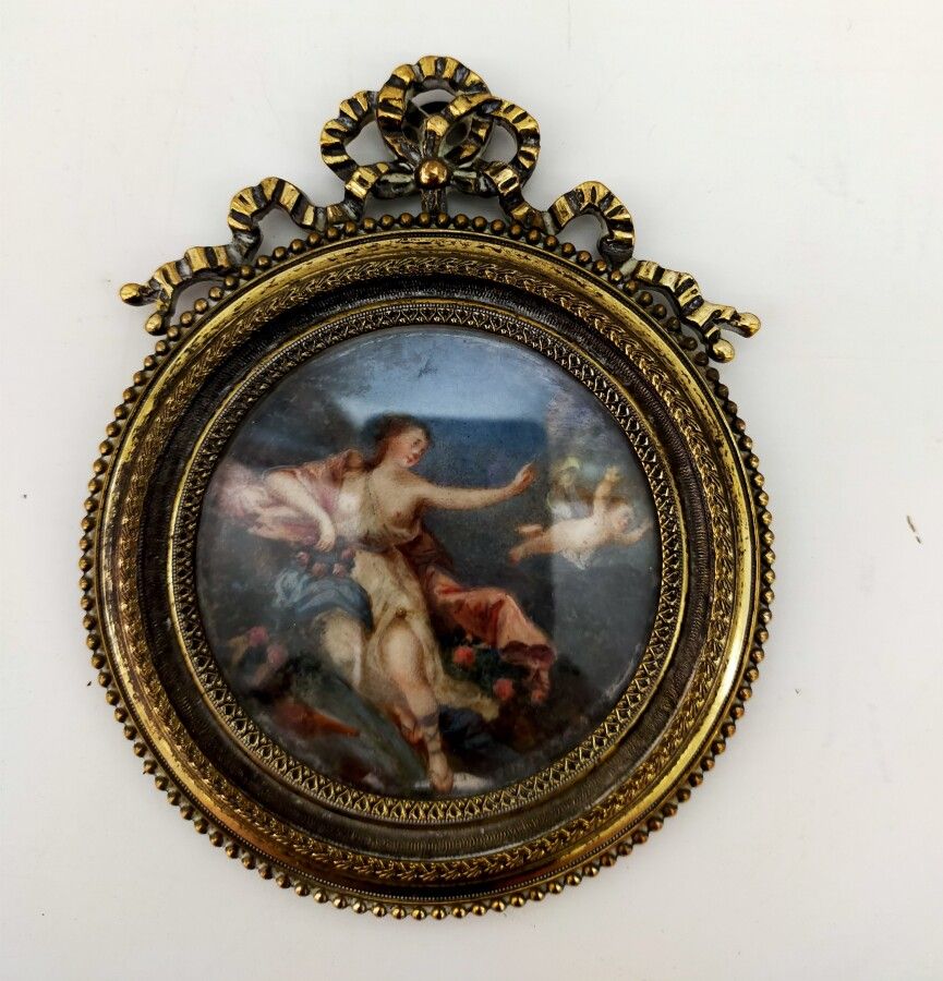 Null Miniature ronde 

Scène mythologique, Vénus et l'Amour

Diam. : 9 cm