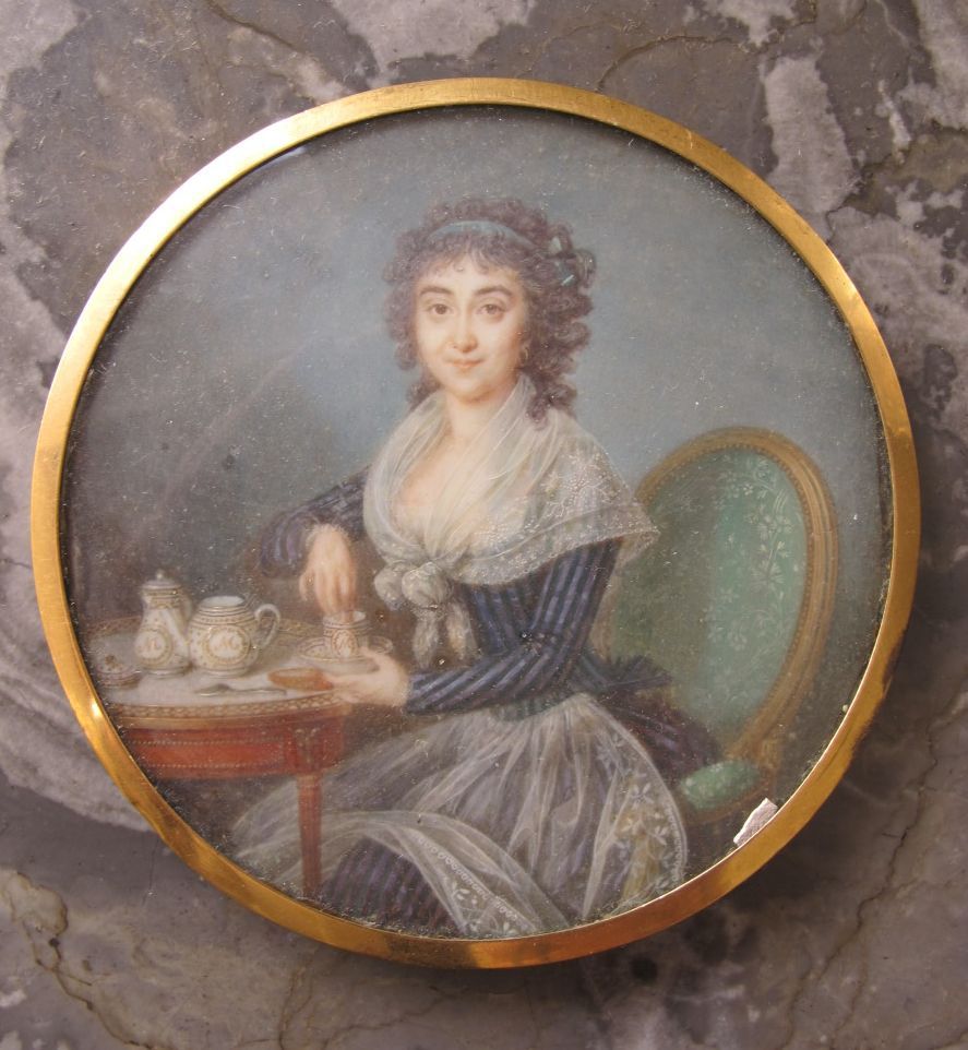 Null Miniature ronde

Femme buvant son chocolat 

XVIIIe siècle 

Diam. : 8 cm