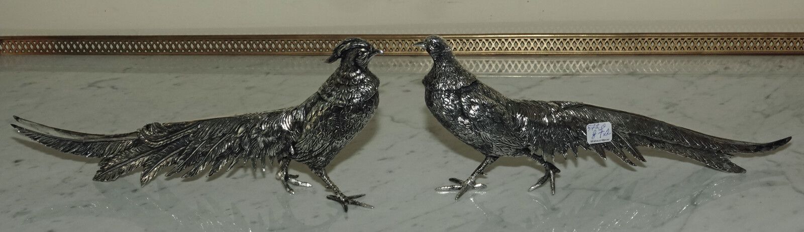 Couple de faisans en métal argenté. 
Haut. 15 cm Long. 35 cm