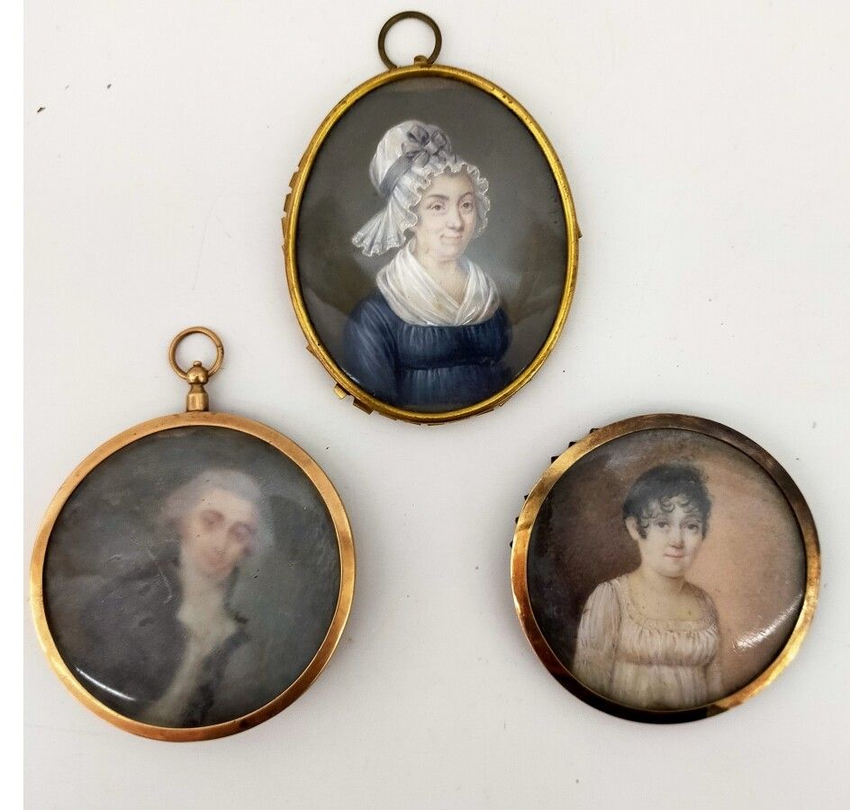 Null Trois miniatures : portrait d'homme et deux portraits de femme 

XVIIIe siè&hellip;