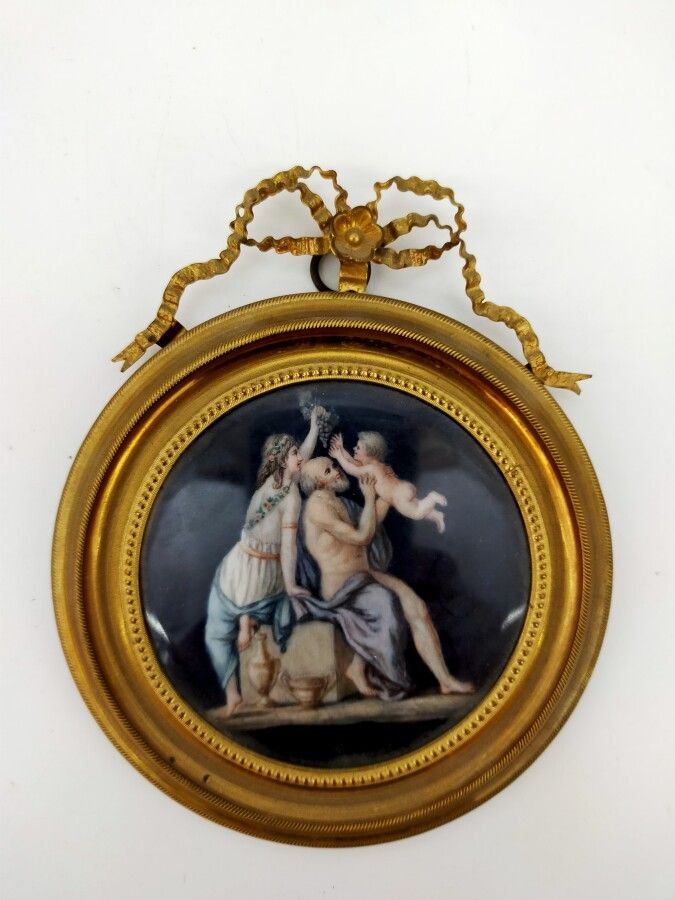 Null Miniature 

Scène antique, le cadre en laiton de style Louis XVI

Diam. :