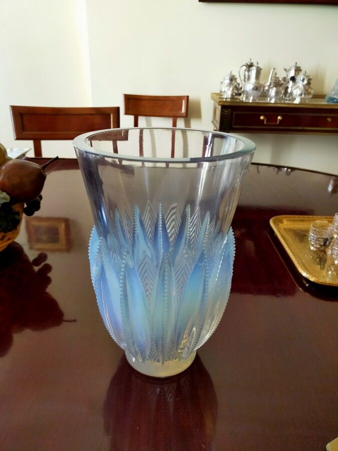 Null Vase en verre opalescent (écalt)

Haut. : 25 cm