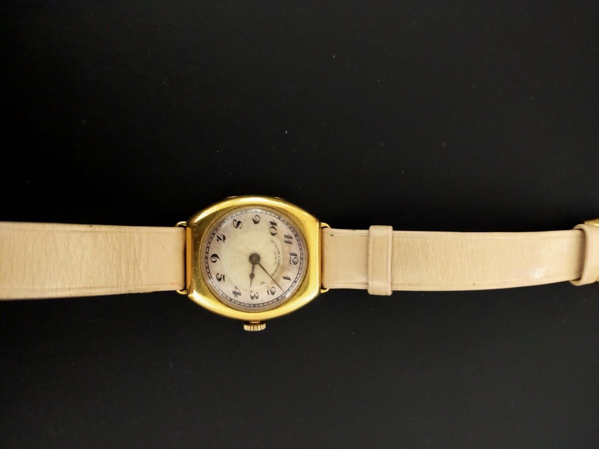 Null VACHERON CONSTANTIN

Montre bracelet de dame, la montre en or jaune 750 mil&hellip;