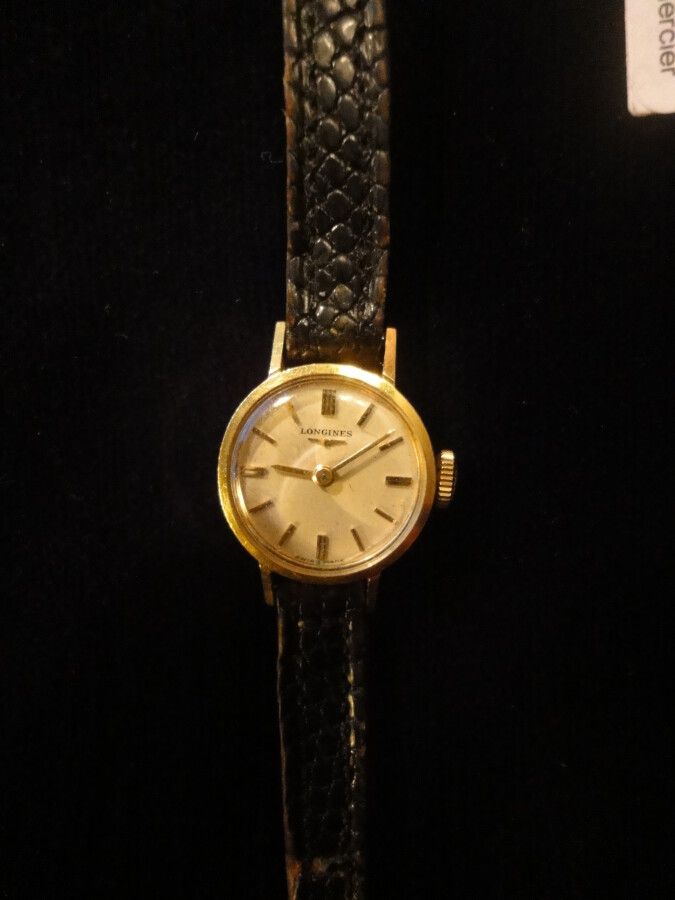 Null LONGINES 

Montre bracelet de dame, la montre de forme ronde en or jaune 75&hellip;